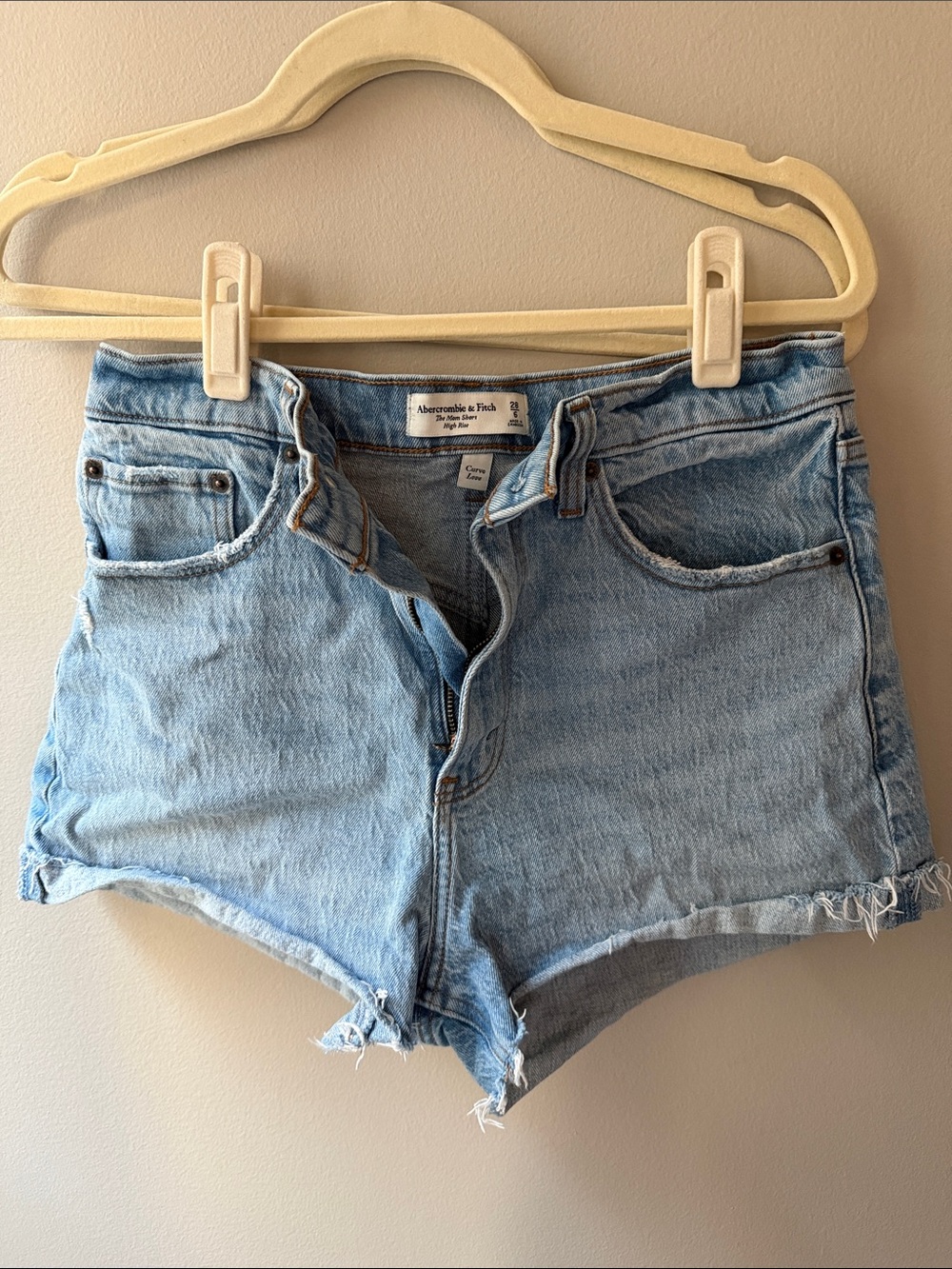 Abercrombie & Fitch - Curve Love High rise mom shorts